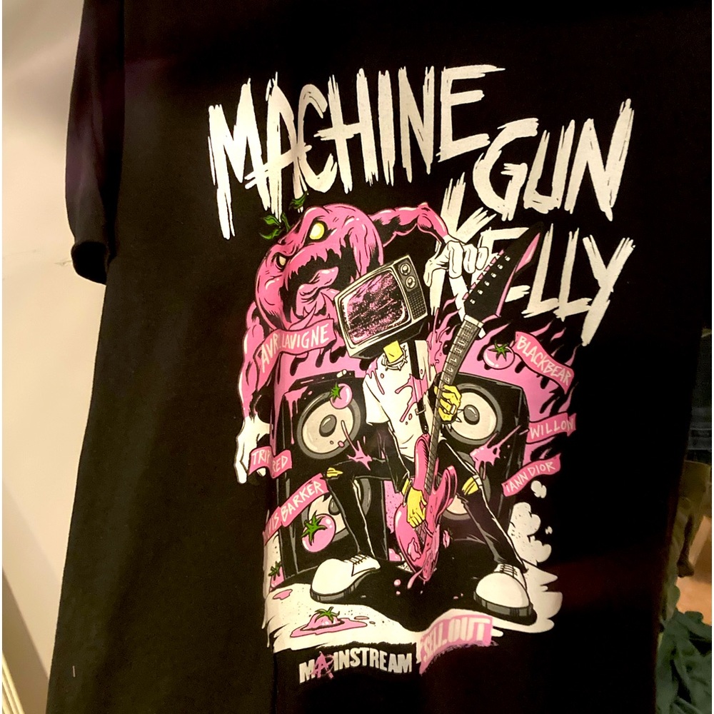 Machine Gun Kelly tour t-shirt